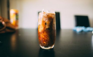 3 bud på kølig iskaffe i sommervarmen
